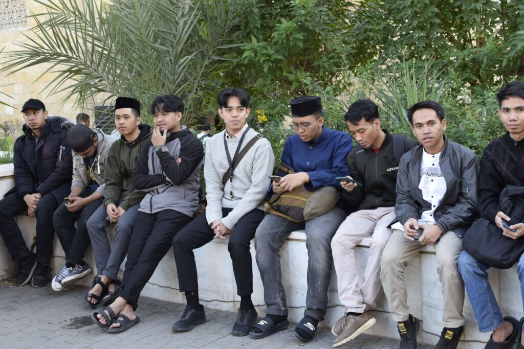 Berkumpul sebelum keberangkatan.